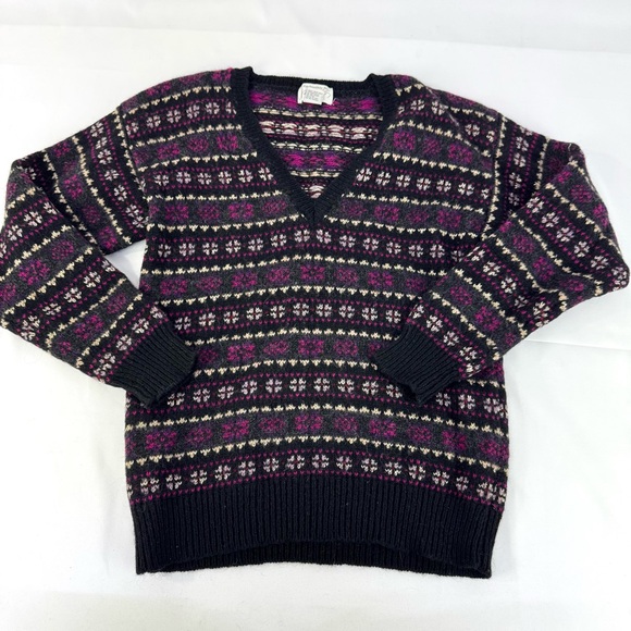 Lord & Taylor 100% Shetland Wool V-Neck Sweater Small, snowflake Fair Isle - Picture 1 of 11